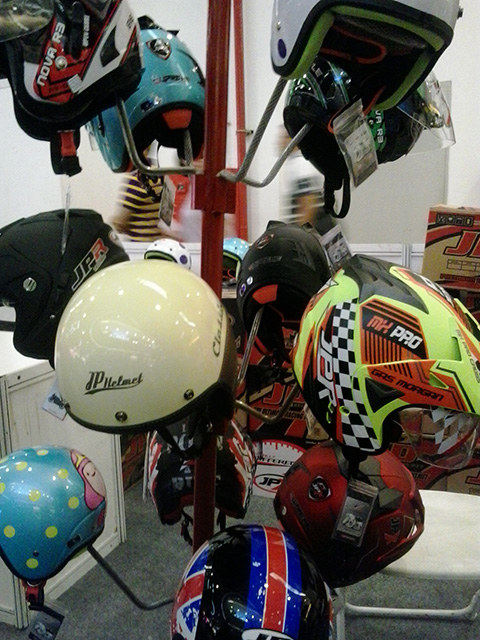 Helm yang dipamerkan di Jakarta Helmet Exhibition 2 (foto: Abdi Kurniawan/KabarOto)
