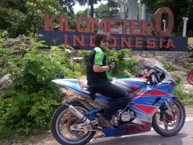 Indriyani di Kilometer 0 (foto : dok Pribadi)