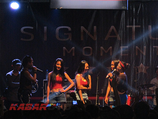 Sexy dancer di anniversary Predator (foto : Ahmad Djainudin/KabarOto)