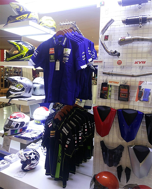 Apparel & accessories corner Yamaha di Indonesia International Motor Show (IIMS) 2016 (foto : YIIM)