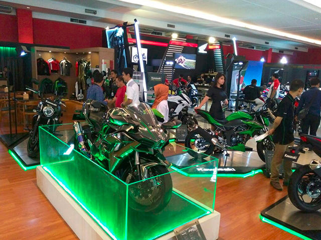 H2 di Booth Kawasaksi di IIMS 2016 (foto : KMI)