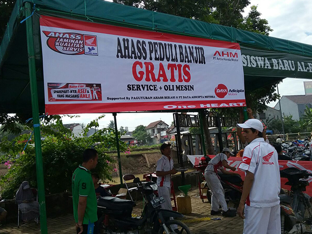 Aksi Tanggap Darurat PT DAM di Jati Asih ( Foto : PT DAM)