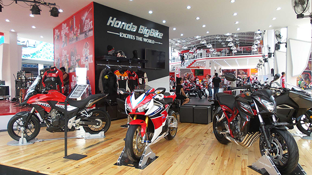 Berbagai motor Honda di pajang di Jakarta fair Kemayoran 2016 ( Foto : Wahana Honda)