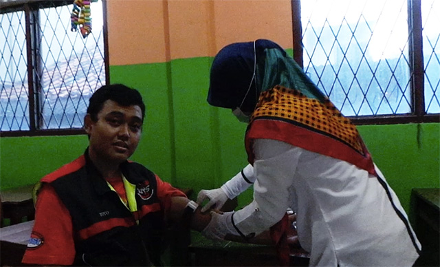 Aksi donor darah di touring rohani ( Foto : Fer)