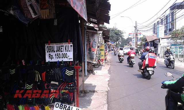 Toko-toko di Jl Kesehatan Graha Cijantung ( Foto : Ahmad Djainudin/KabarOto)