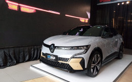 Galeri Renault Megane E-Tech Iconic 2023