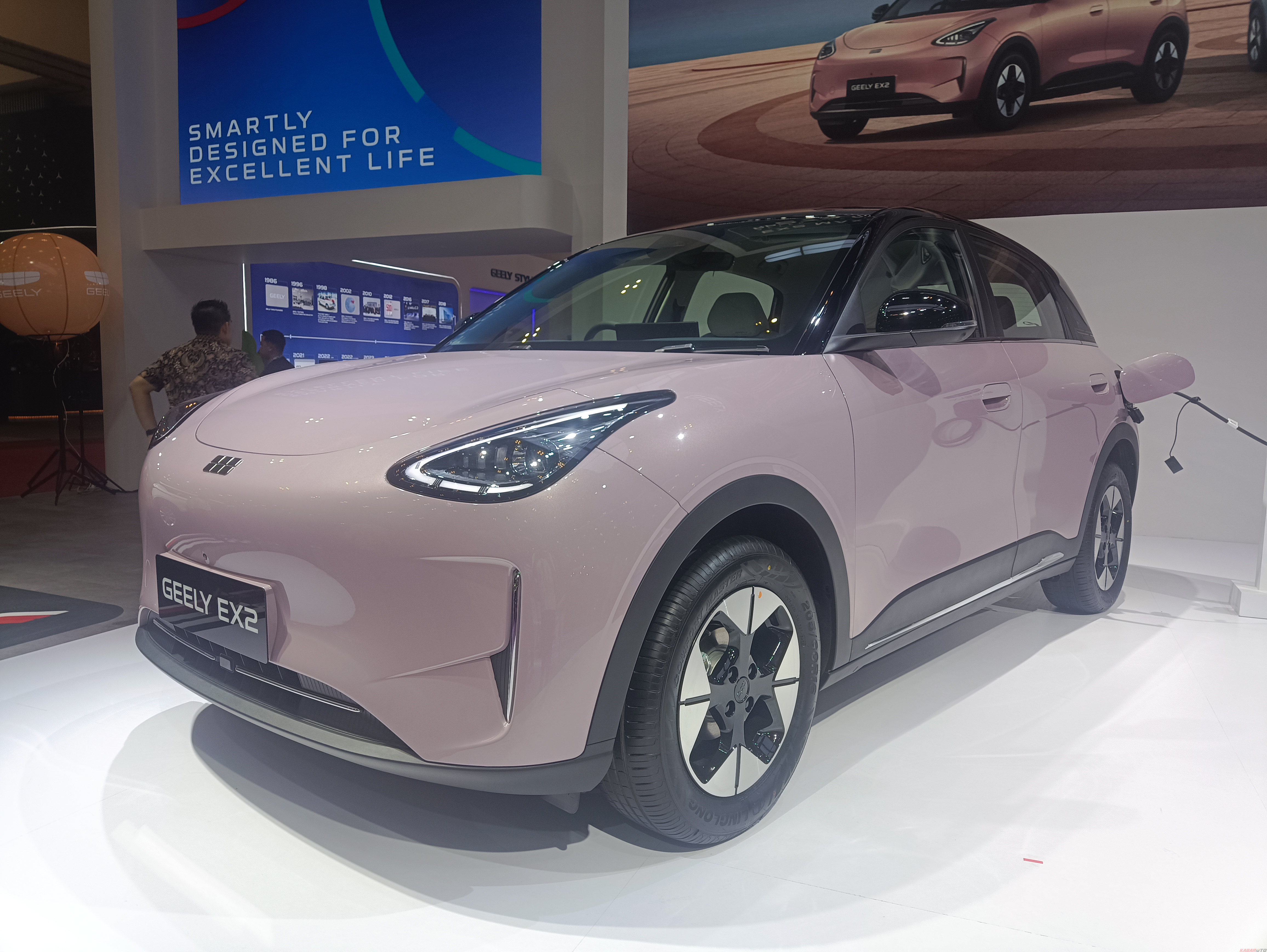 Geely Umumkan Harga Resmi EX2 di GJAW 2025, Mulai Rp 233 Juta