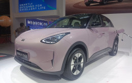 Geely Umumkan Harga Resmi EX2 di GJAW 2025, Mulai Rp 233 Juta