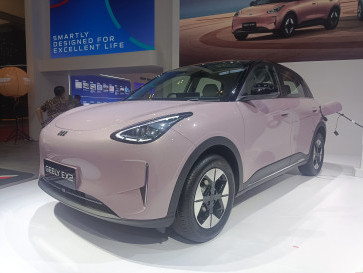 Geely Umumkan Harga Resmi EX2 di GJAW 2025, Mulai Rp 233 Juta