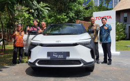 Toyota Serahkan 65 Unit bZ4X Untuk KTT ASEAN 