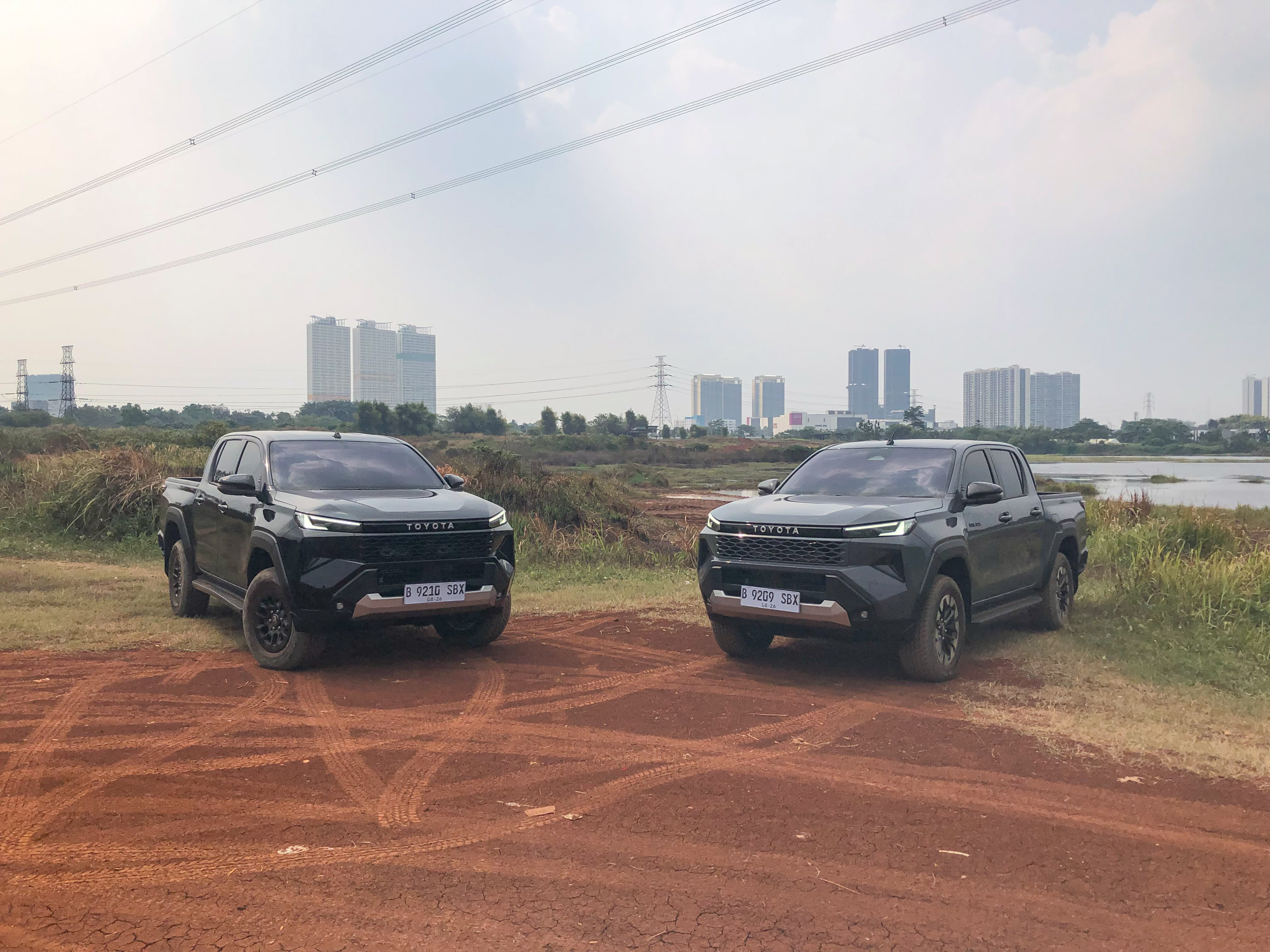 Mau Beli Toyota Hilux Terbaru, Kenali Perbedaan Tipe G dan V Sebelum Memilih