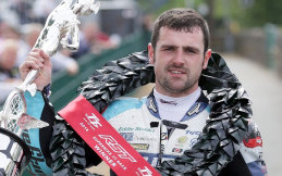 Michael Dunlop akan Kendarai Ducati Panigale V4 R di IOMTT 2022