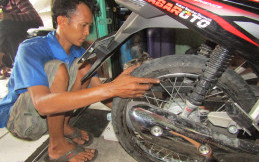Video Mekanik RMS Bongkar Mesin Motor Dalam Waktu 5 Menit