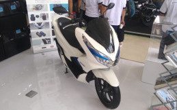 Honda PCX Hybrid dan Electric Mejeng di IIMS Motobike 2019