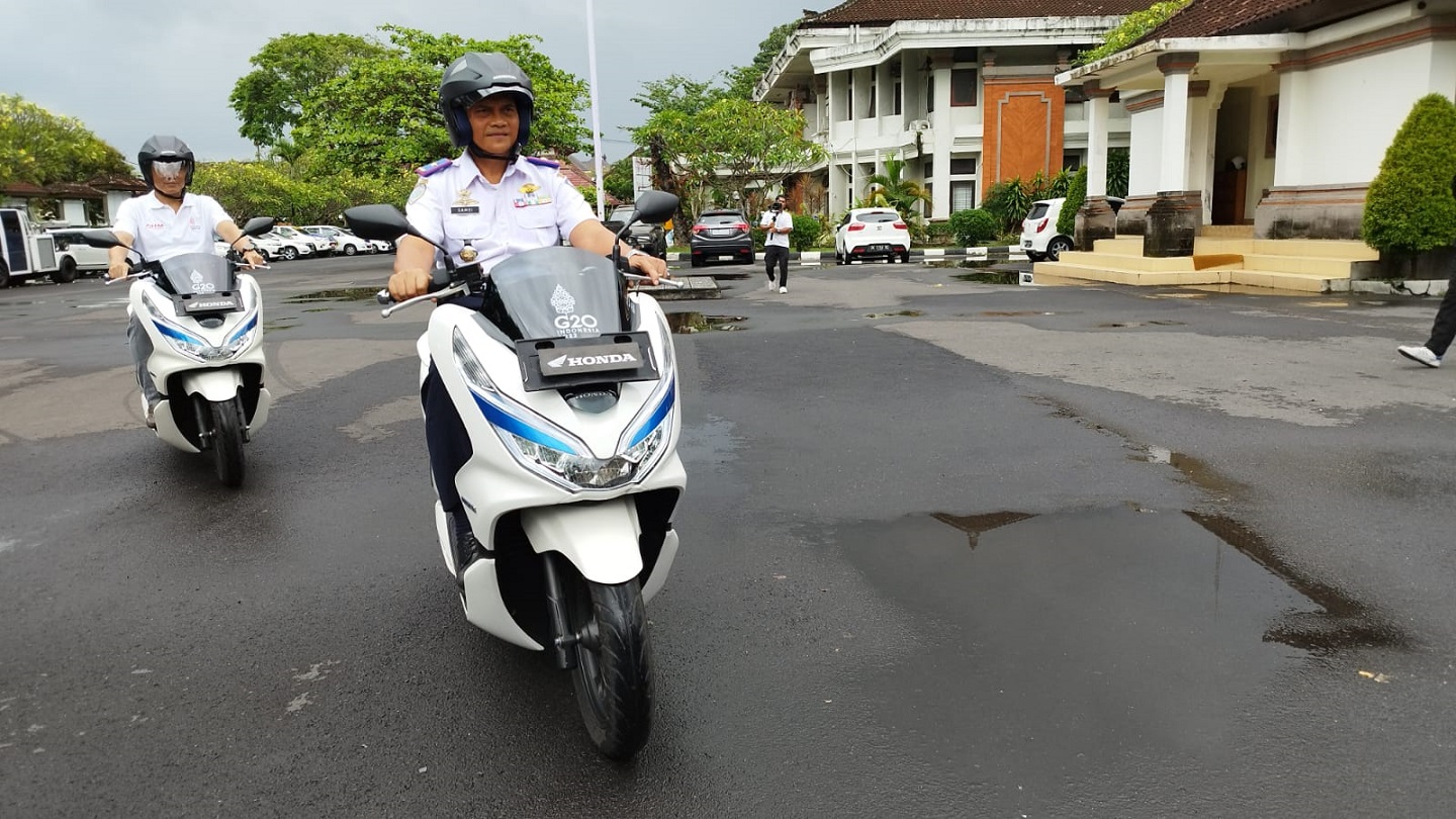 Astra Honda Motor Serahkan 20 PCX Electric untuk KTT G20 Bali