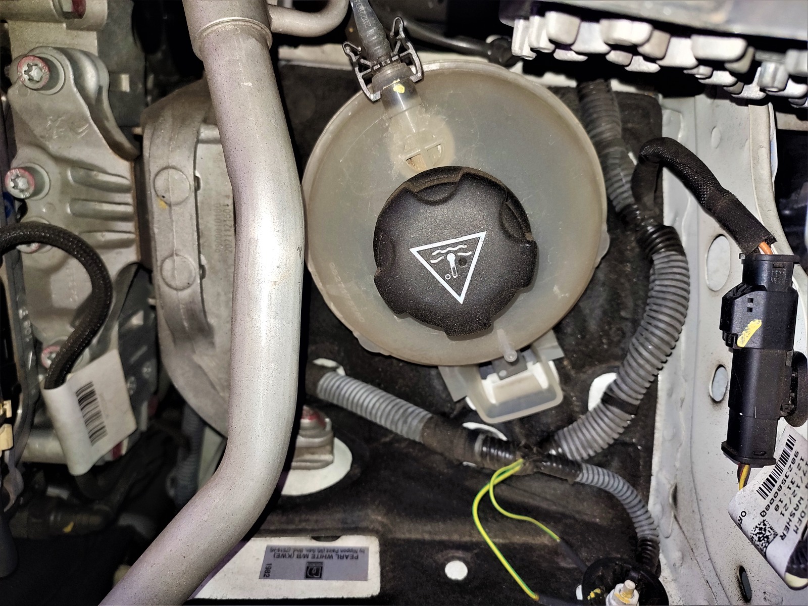 Cegah Mobil Overheat, Yuk Mengenal Fungsi Reservoir Tank