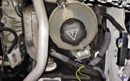 Cegah Mobil Overheat, Yuk Mengenal Fungsi Reservoir Tank