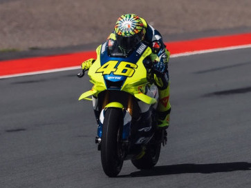 Rossi Akhirnya Menjajal Sirkuit Mandalika Menggunakan Yamaha YZF-R1 GYTR