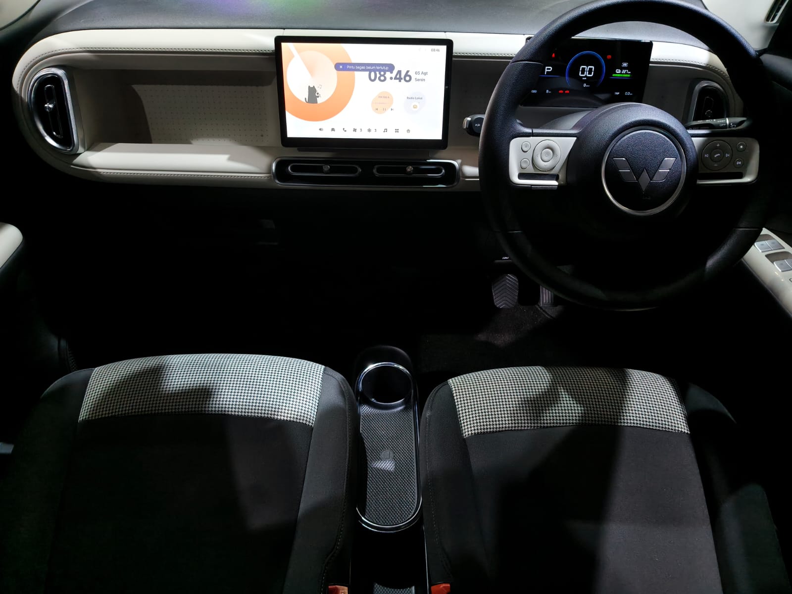 Kabin Wuling Aira EV long range