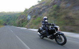 Suzuki Intruder 150 FI Mengaspal di India 