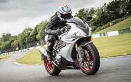 Norton V4SV Resmi Meluncur, Andalkan Mesin V4