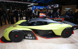 Aston Martin Siapkan Mobil Tandingan McLaren P1