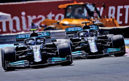Galau Toto Wolff Pilih Valtteri Bottas atau George Russell