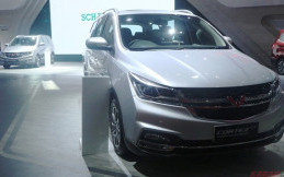 Wuling Rilis Dua MPV Baru di IIMS Makassar 2019