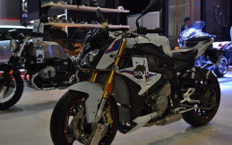 Profil Lengkap Roadster Bike BMW S 1000 R