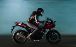 Bergaya Cafe Racer Klasik, Triumph Thruxton 400 Dibanderol Rp50 Jutaan