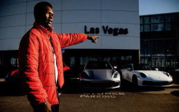 Israel Adesanya Dimanjakan Layanan Porsche Passport Selama di Las Vegas