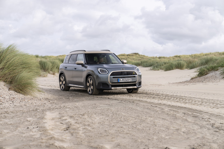 MINI Countryman 2027 Hadir dengan Teknologi Digital Baru dan Varian Listrik Tangguh