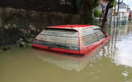 Mesin Mobil Habis Terendam Banjir, Ini Biaya Perbaikannya