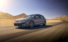 Volkswagen Perkenalkan Golf GTI dan Golf R di Chicago Auto Show