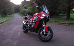 Test Ride BMW S1000XR - Sport Tourer Berjantung S1000R