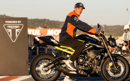 Pedro Acosta Menangi Triumph Triple Trophy 2023