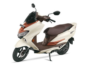 Suzuki Burgman Street 125 Facelift 2026 Resmi Meluncur, Makin Modern dan Premium
