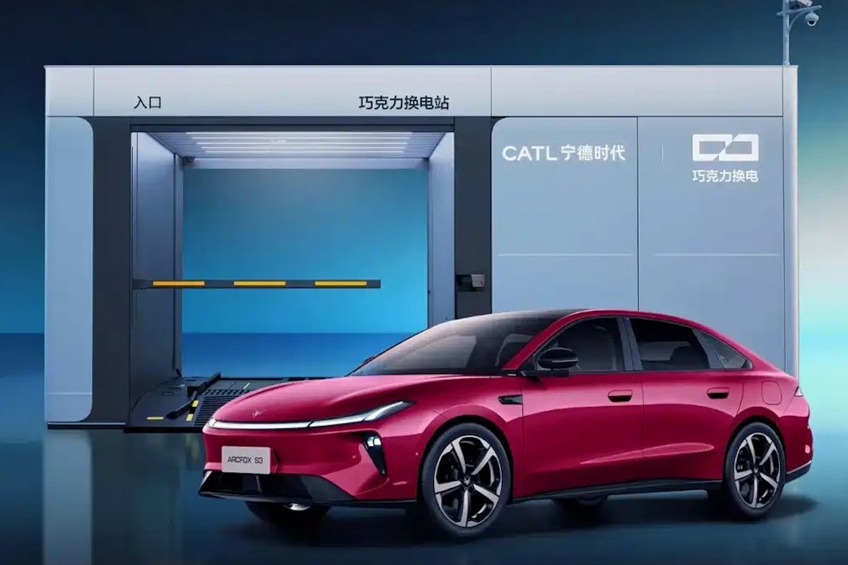 ArcFox S3, Sedan Listrik BAIC Berteknologi Swap Baterai CATL