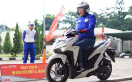 Adu Ketangkasan di Kompetisi Safety Riding Honda Jawa Barat