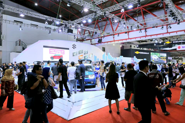 Pengunjung Memenuhi Stand Suzuki di IIMS 2017 di Hari ke-3
