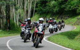 Simak Nih! Tips Aman Berkendara Jarak Jauh Pakai Motor