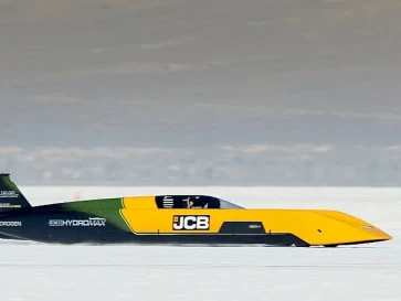 JCB Hydromax Bertenaga 1.600 dk, Pecahkan Rekor Kecepatan di Bonneville