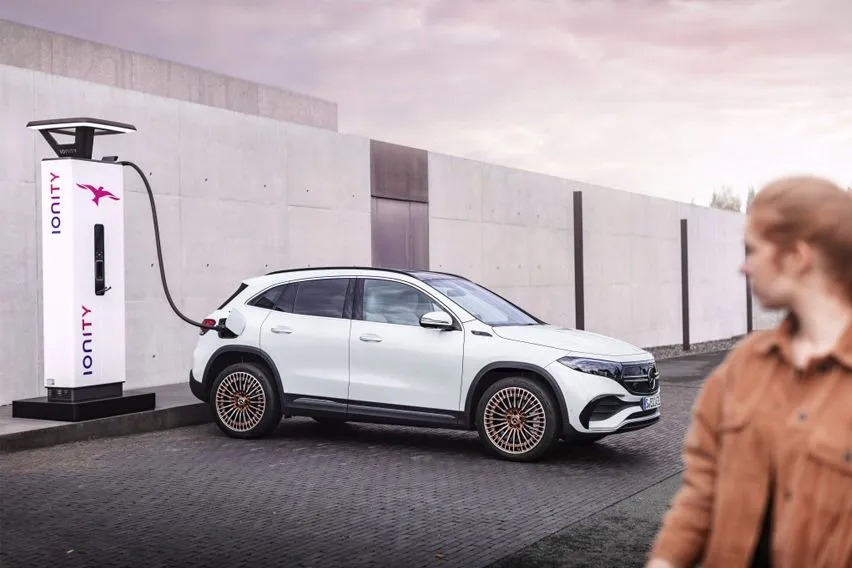 Mercedes-Benz Recall Mobil Listrik di Tiongkok, Berpotensi Terbakar