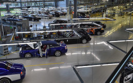 Butuh 6 Bulan untuk Produksi Satu Mobil Rolls-Royce