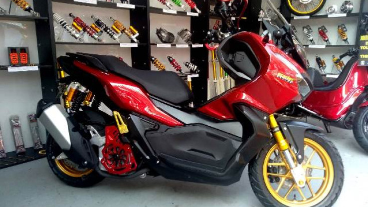 Scarlet Luncurkan Sokbreker untuk Honda ADV150 dan Vespa