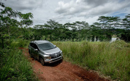 Video Test Drive Mitsubishi Xpander Cross feat 