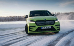 Skoda Enyaq Cetak Rekor Dunia di Atas Danau Beku
