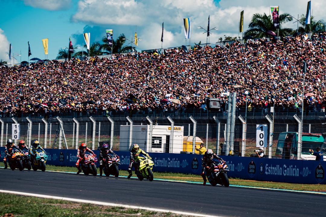 Podium Marco Bezzecchi dan Jorge Martin di MotoGP Brazil untuk Mendiang Roberto Lunadei