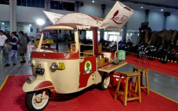 Bajaj-bajaj Ini Berubah Fungsi Menjadi Warung Makan