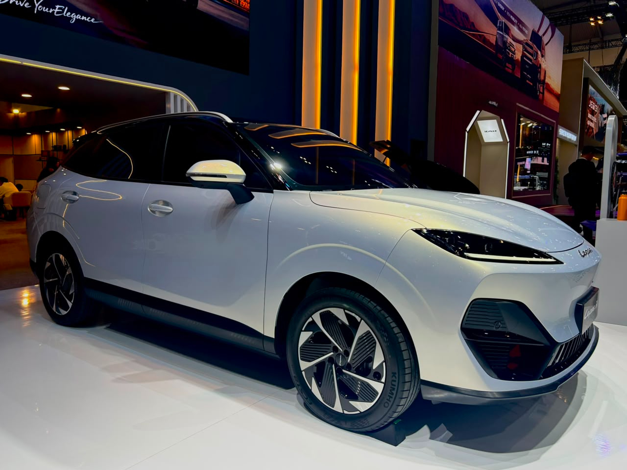 Lepas E4 EV Dibanderol Rp339 Juta, Jarak Tempuh Diklaim Tembus 600 Km